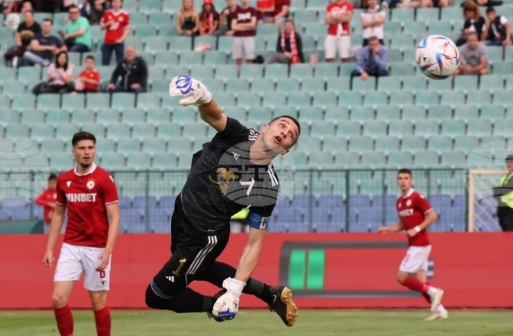 Българският вратар Пламен Андреев записа успешен дебют за полския шампион Лех (Познан)