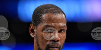 Баскетболистът на Хюстън Рокетс Кевин Дюрант продължава възстановяването си