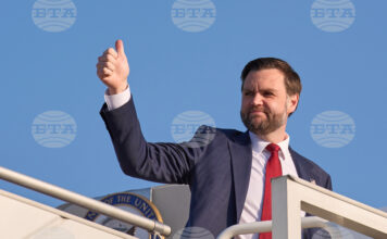 Джей Ди Ванс се завърна във Вашингтон с празни ръце след двоен неуспех в преговорите с Иран и в Унгария Джей Ди Ванс