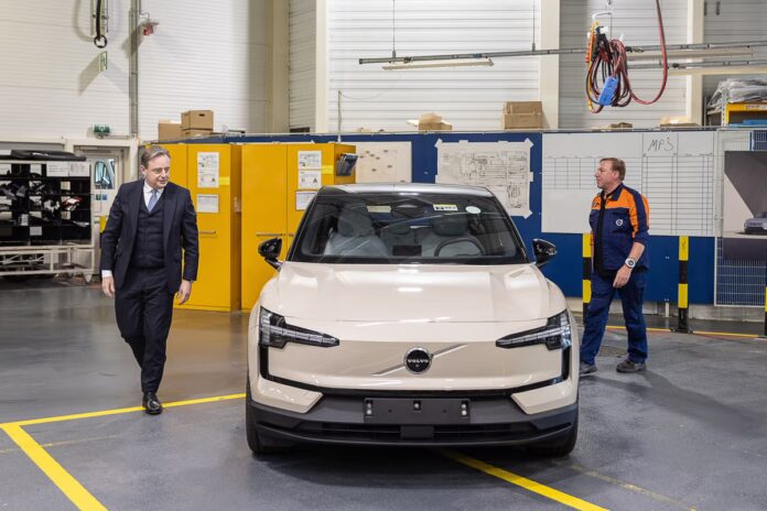 Белга: Премиерът на Белгия оглави работна група за бъдещето на автомобилния завод в Гент