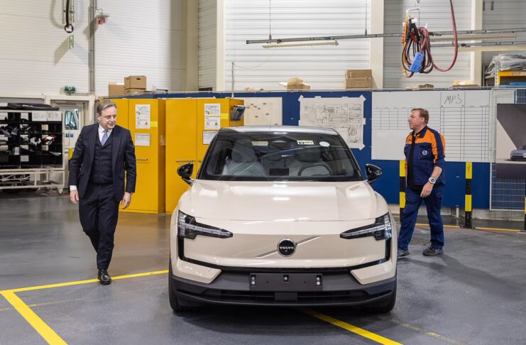 Белга: Премиерът на Белгия оглави работна група за бъдещето на автомобилния завод в Гент