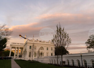 Белият дом опроверга слуховете, че САЩ биха могли да използват ядрено оръжие срещу Иран