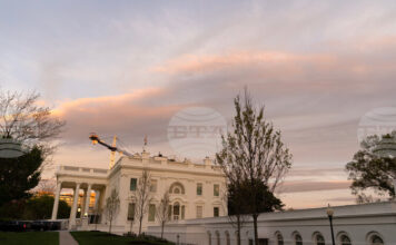 Белият дом опроверга слуховете, че САЩ биха могли да използват ядрено оръжие срещу Иран Белият дом опроверга слуховете, че САЩ биха могли да използват ядрено оръжие срещу Иран