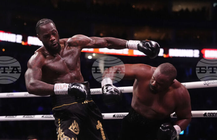 Бившият шампион в тежка категория на Световния боксов съвет (WBC) Дионтей Уайлдър победи Дерек Чисора в Лондон