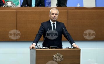 Председателят на "Възраждане" Костадин Костадинов.