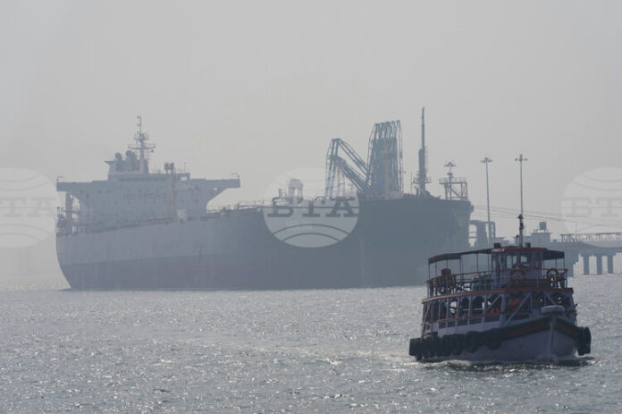 Блокадата на иранските пристанища включва над 10 000 военни, както и кораби и самолети, заявиха САЩ