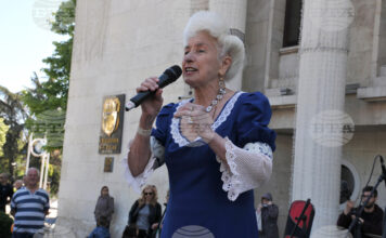 Почина българската народна певица Янка Рупкина Янка Рупкина