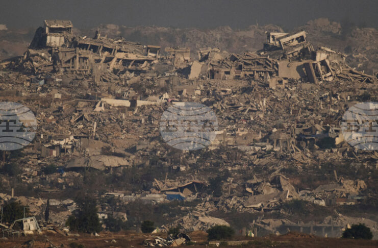 Четирима души бяха убити при израелски удари в Газа, съобщиха медици