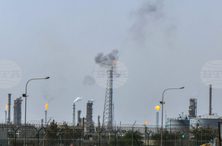 Цените на петрола скочиха с повече от 5% на фона напрежението около Иран