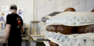 Цените на шоколадовите яйца остават високи въпреки срива на цените на какаото