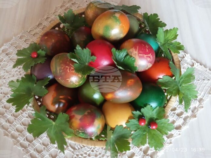 Деца и родители от Долна Оряховица ще боядисват яйца със стари техники и ще ги дарят на местния храм „Света Богородица“