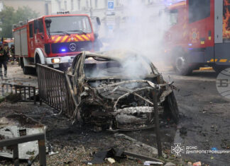 Двама души са загинали и осем са ранени при руска атака в Днепър, съобщиха местните власти