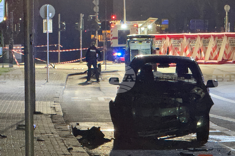 Двама ранени, след като кола с петима тийнейджъри падна в река Майн във Франкфурт