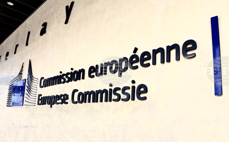 ЕК представи мерки срещу поскъпването на изкопаемите горива и за ускорено осигуряване на чиста енергия