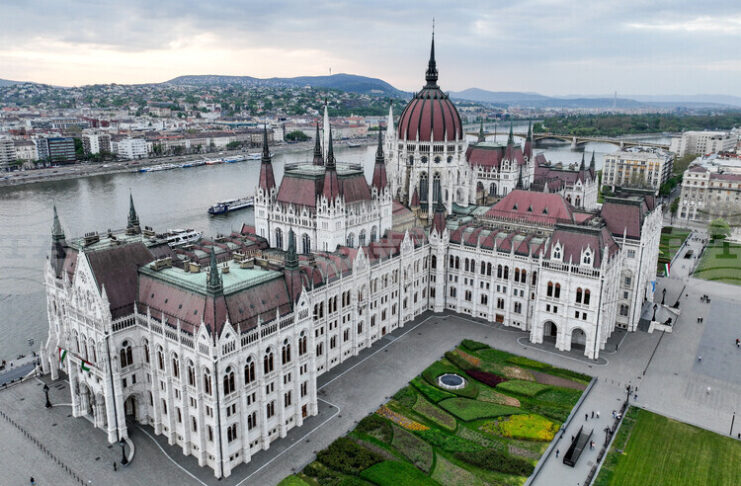 ЕС и Унгария проведоха първия кръг от срещи на експертно равнище за отблокирането на еврофондове на стойност милиарди евро