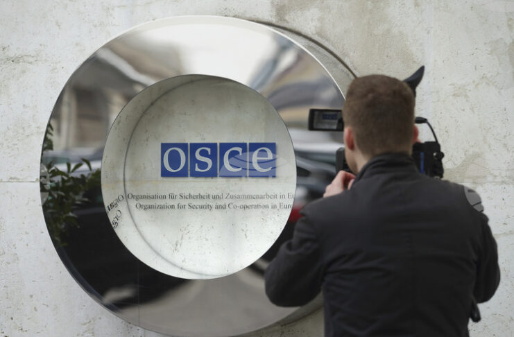 Европейски законодатели разкритикуваха участието на бивша преводачка на Путин като наблюдател на изборите в Унгария