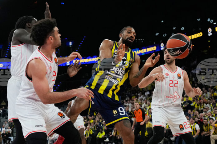 Фенербахче и Панатинайкос записаха победи на старта на четвъртфиналните плейофи в Евролигата