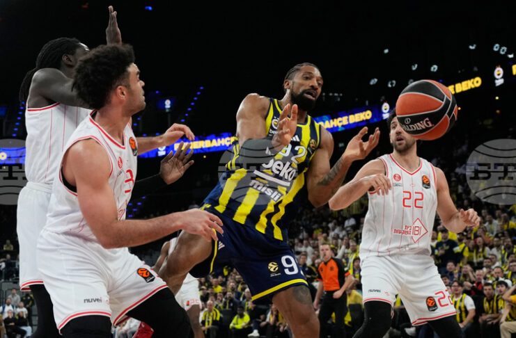 Фенербахче и Панатинайкос записаха победи на старта на четвъртфиналните плейофи в Евролигата