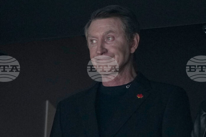 Фланелка на Уейн Грецки от последния му мач с Едмънтън Ойлърс беше продадена на търг за рекордните 2,8 милиона долара