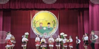 Фолклорният фестивал „От Лазарица до Гергьовден“ се провежда за осми път в свищовското село Българско Сливово