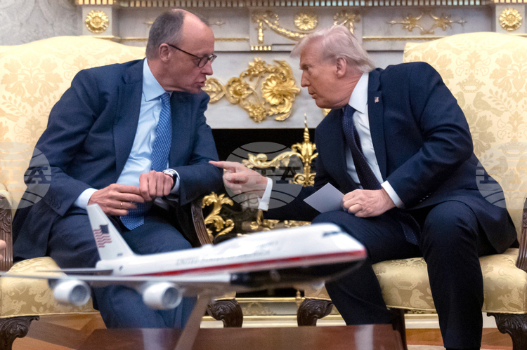 Фридрих Мерц е разговарял с Доналд Тръмп след постигнатото примирие с Иран, съобщиха двама представители на германското правителство