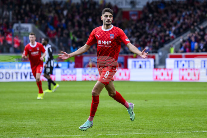 Футболистът на Хайденхайм Ерен Динкчи посвети гола си срещу Санкт Паули на партньорката си, която бе диагностицирана с левкемия