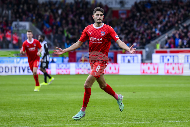 Футболистът на Хайденхайм Ерен Динкчи посвети гола си срещу Санкт Паули на партньорката си, която бе диагностицирана с левкемия