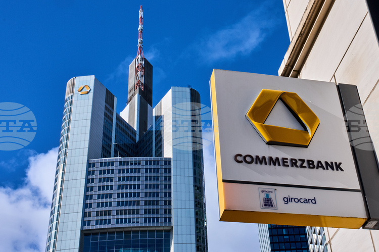 Германия е търсила потенциални инвеститори за защита на „Комерцбанк“ от оферта на „УниКредит“, предаде Блумбърг