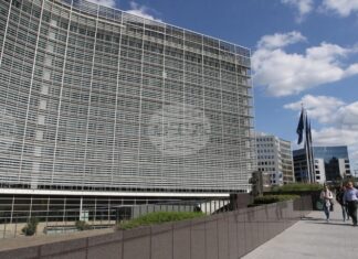 Германия, Италия, Испания, Португалия и Австрия призовават ЕК за данък върху непредвидените печалби на енергийните компании, пише Ройтерс