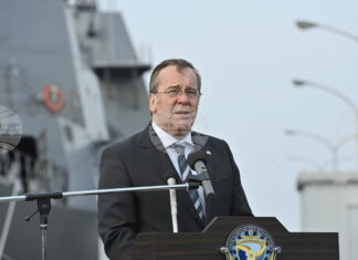 Германия разполага военни кораби в Средиземно море като подготовка за участие в мисия в Ормузкия проток, каза Писториус