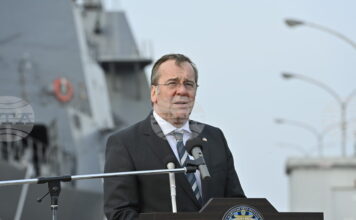 Германия разполага военни кораби в Средиземно море като подготовка за участие в мисия в Ормузкия проток, каза Писториус