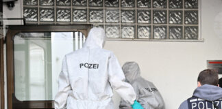 Германските власти заявиха, че по първоначални данни откритият край Хамбург флакон с надпис "Полоний 210" не съдържа отровни вещества