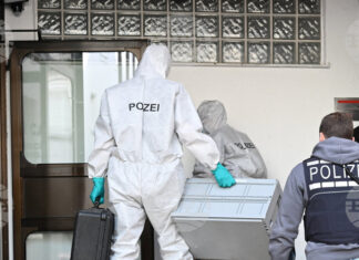 Германските власти заявиха, че по първоначални данни откритият край Хамбург флакон с надпис "Полоний 210" не съдържа отровни вещества