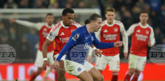 Грийлиш заспал пиян на покрива на бар в Манчестър