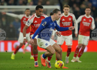 Грийлиш заспал пиян на покрива на бар в Манчестър