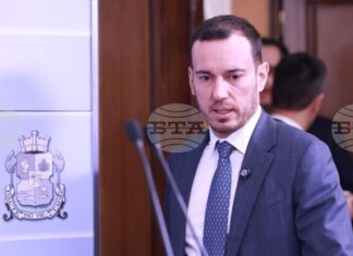 Хората в България не искат повече да търпят и да бъдат жертва, написа кметът на София Васил Терзиев и призова хората да гласуват