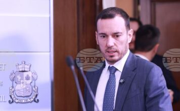 Хората в България не искат повече да търпят и да бъдат жертва, написа кметът на София Васил Терзиев и призова хората да гласуват