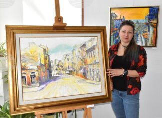 Художничката Мария Райчева споделя спомени от пътешествията си в изложбата „Пътеписи в цвят“, която показва в Хасково