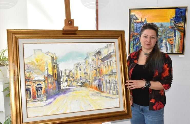 Художничката Мария Райчева споделя спомени от пътешествията си в изложбата „Пътеписи в цвят“, която показва в Хасково