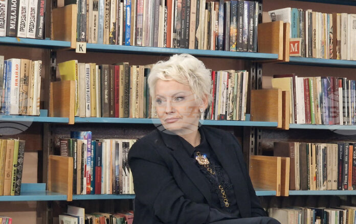 Индрише е онази житейска съставка, която ни дава усещането за пълнота, че сме цели и всичко е наред, каза Катерина Хапсали за новия си роман