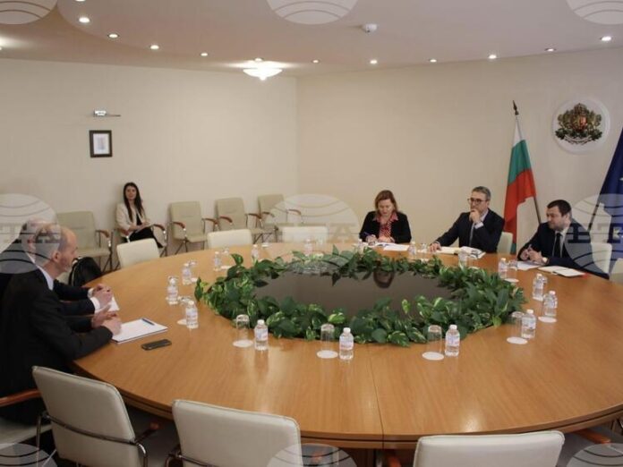 Инвестиция от 20 млн. евро в декарбонизацията на завода на "Солвей Соди" в Девня обсъдиха министър Трайков и ръководството на компанията