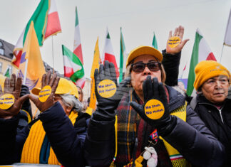 Иран екзекутира двама мъже, свързани с дисидентска опозиционна групировка, съобщиха местните власти