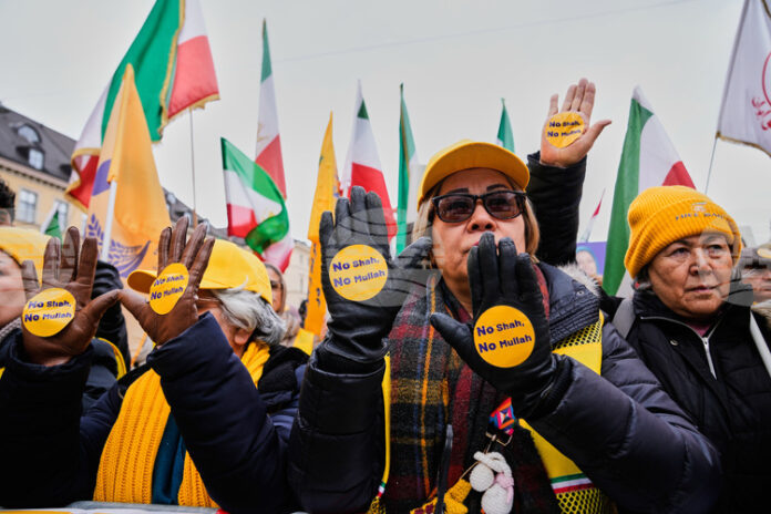 Иран екзекутира двама мъже, свързани с дисидентска опозиционна групировка, съобщиха местните власти