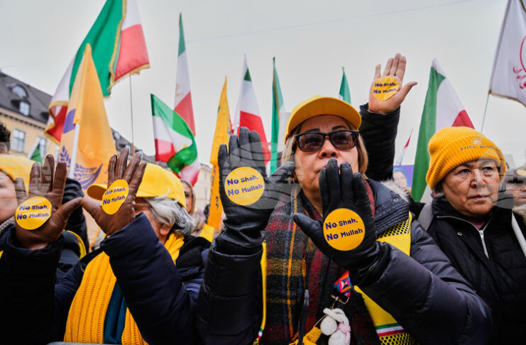 Иран екзекутира двама мъже, свързани с дисидентска опозиционна групировка, съобщиха местните власти