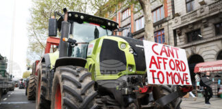 Ирландската полиция предприе действия за сваляне на блокадата на рафинерия