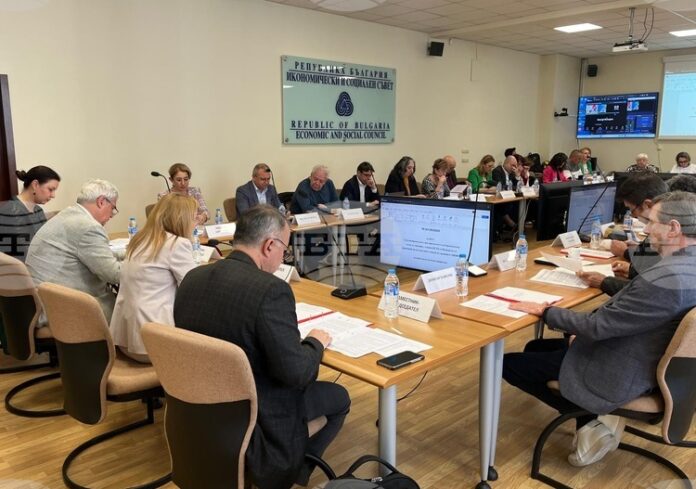 ИСС призова за ревизия на въглеродните политики и мерки срещу високите цени на електроенергията