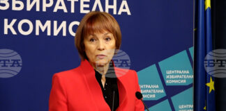 Избирателната активност за цялата страната към 11:00 ч. е 12,12 процента, съобщи Росица Матева