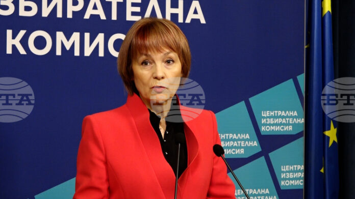 Избирателната активност за цялата страната към 11:00 ч. е 12,12 процента, съобщи Росица Матева