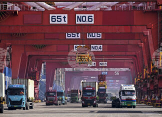 Износът на Китай остава под очакванията през март, докато вносът отбелязва най-голям ръст от над четири години