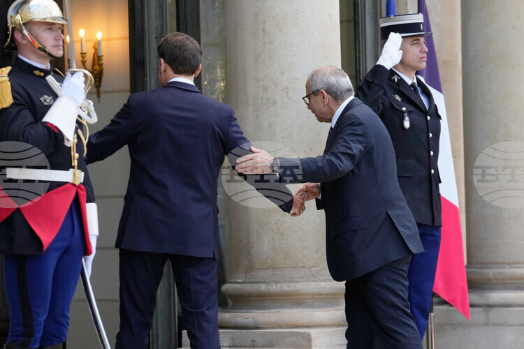 Израел трябва "да се откаже от териториалните си стремежи" в Ливан, "Хизбула" трябва да бъде разоръжена "от ливанците", заяви Макрон